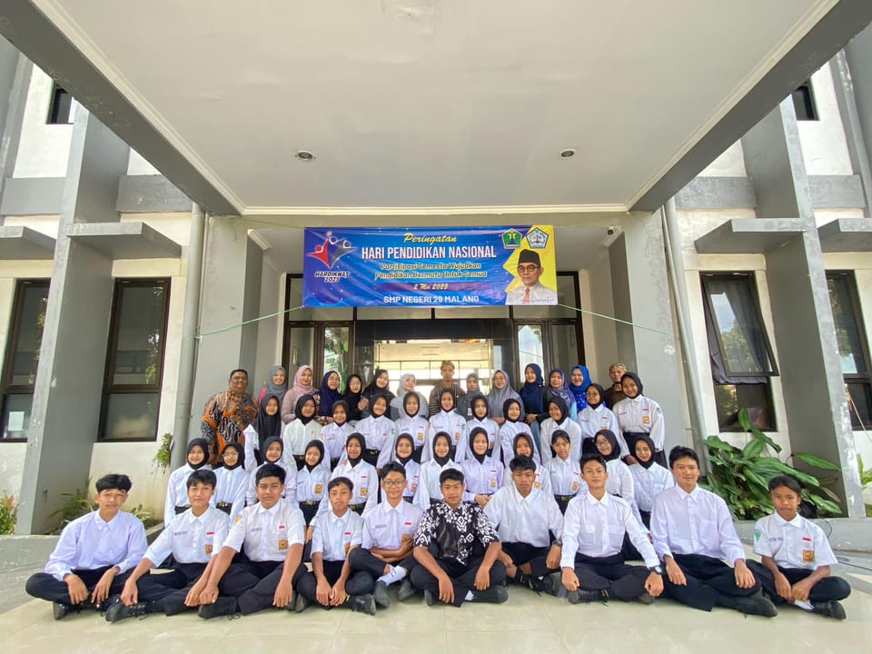Semarak Hardiknas 2025 di SMP Negeri 29 Malang : Siswa Antusias Ikuti Berbagai Penampilan Kreatif