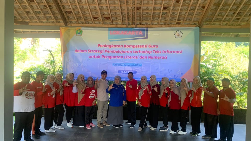 Peningkatan Kompetensi Guru dalam Strategi Pembelajaran Terhadap Teks Informasi untuk Penguatan Literasi dan Numerasi